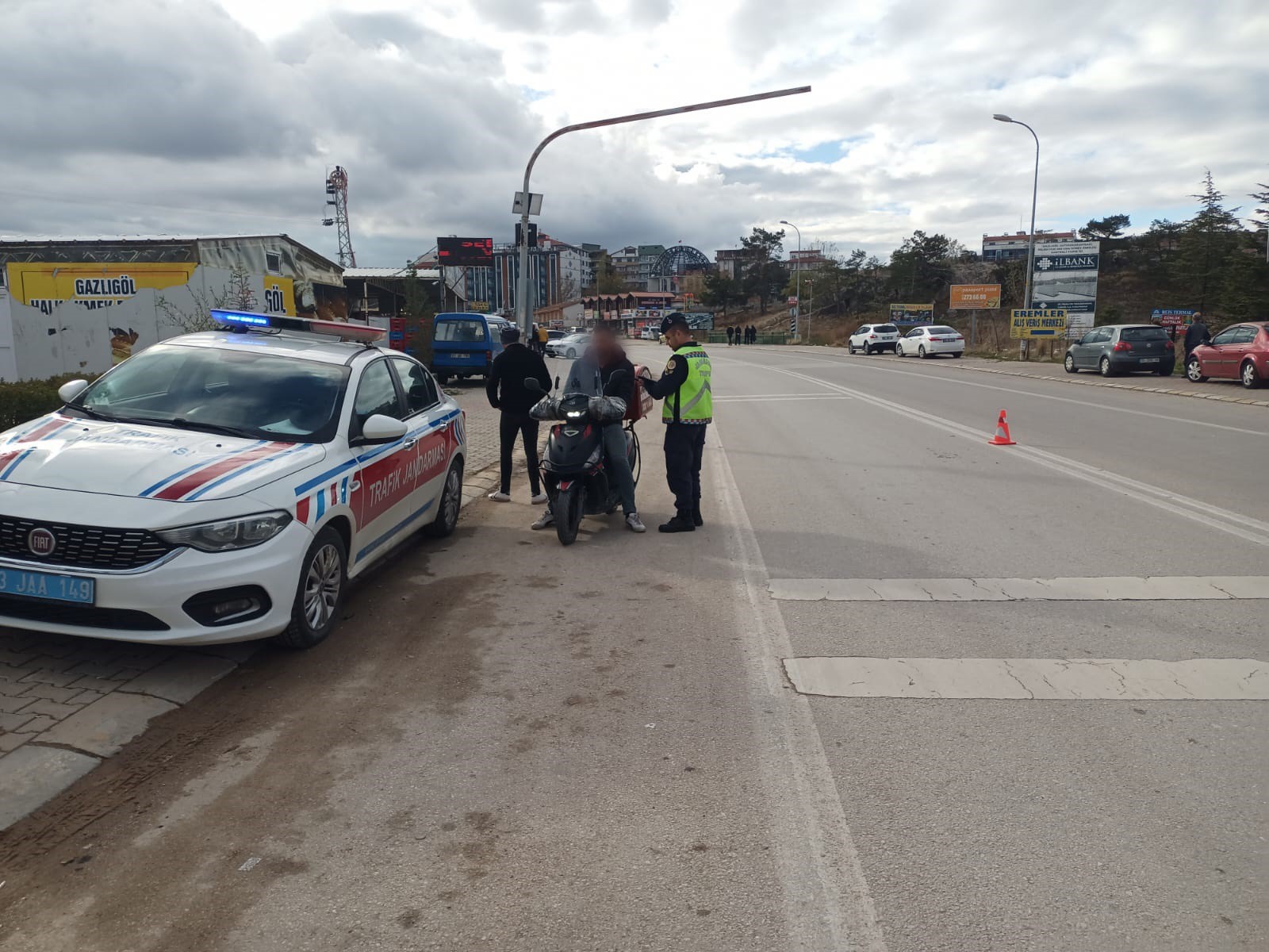 Jandarma Ekipleri Uyuşturucu Madde Ele Geçirdi