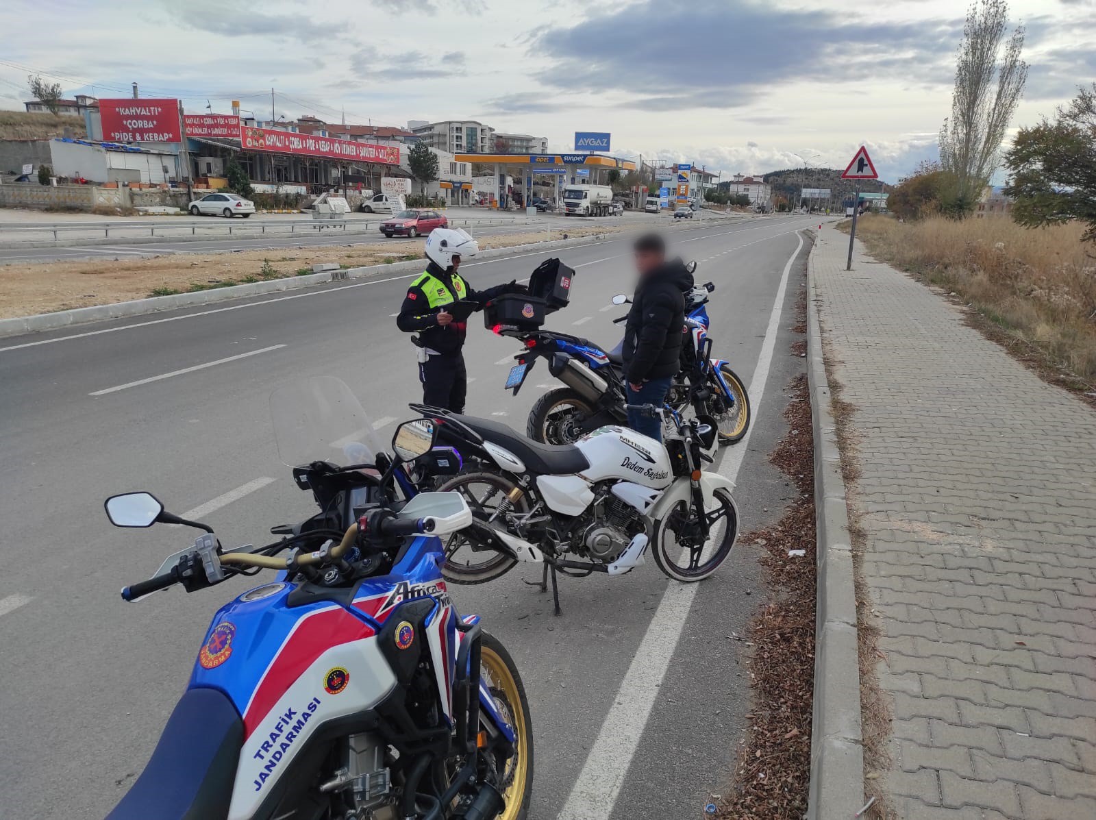 Jandarma Ekipleri Uyuşturucu Madde Ele Geçirdi