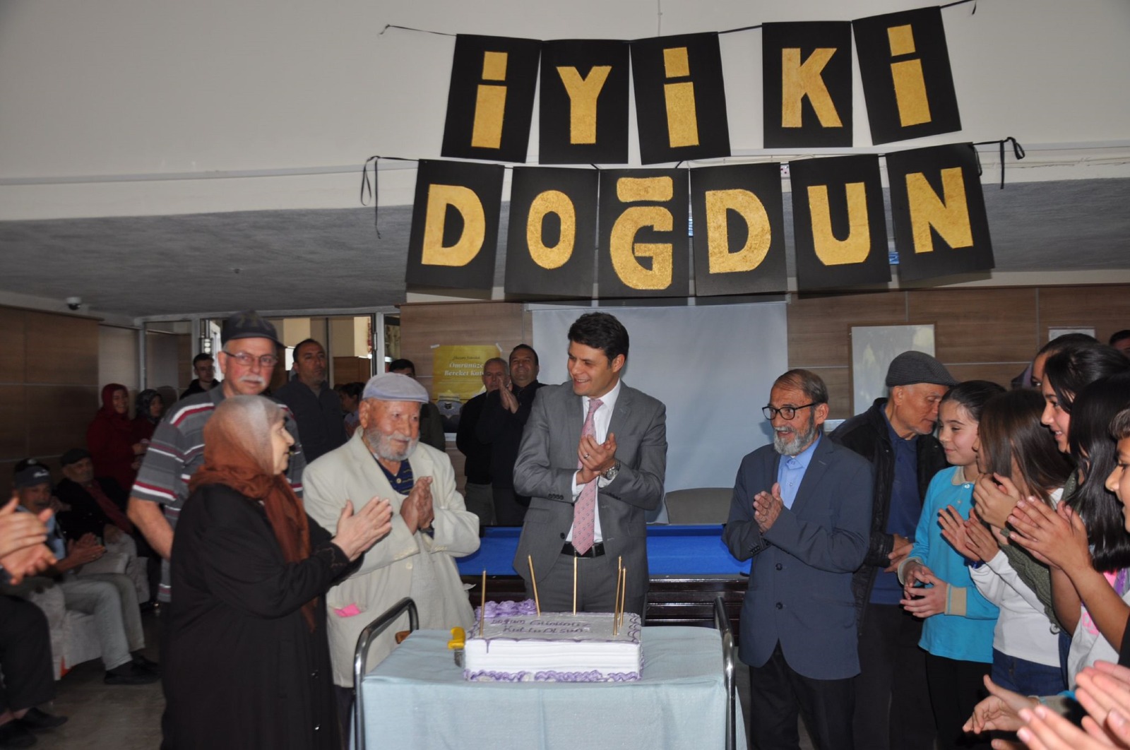 Sandıklı Kaymakamı Çengel Huzurevini Ziyaret Etti