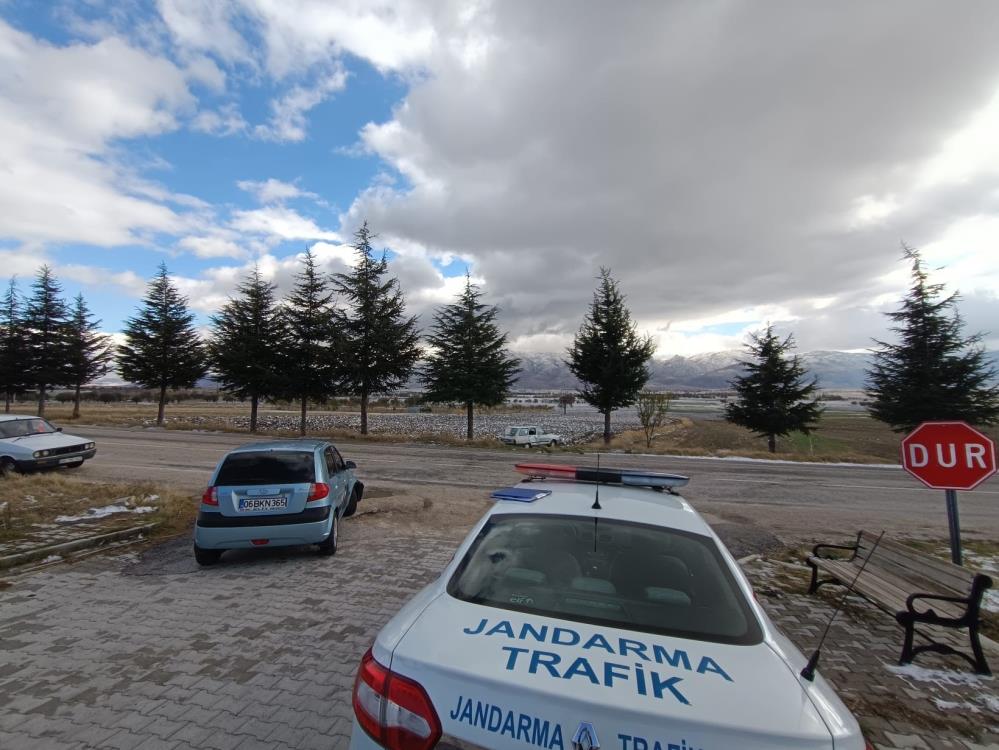 İki otomobil çarpıştı