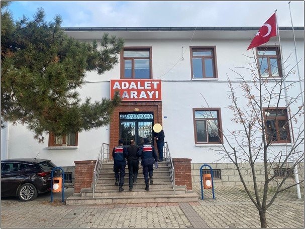 7 YIL 6 AY HAPİS CEZASI İLE ARANIYORDU