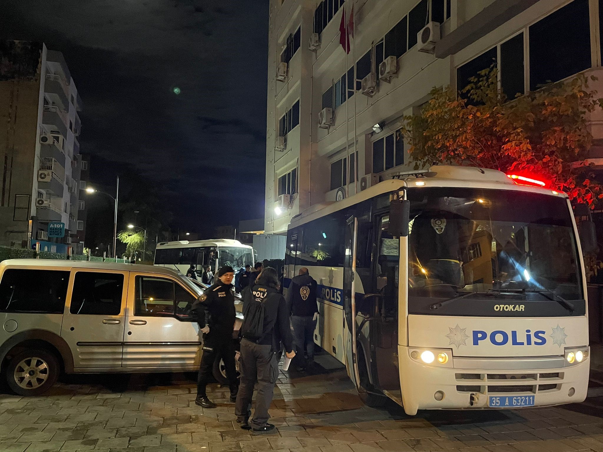 BAHİS ÇETESİ ŞÜPHELİLERİ ADLİYEYE SEVK EDİLDİ