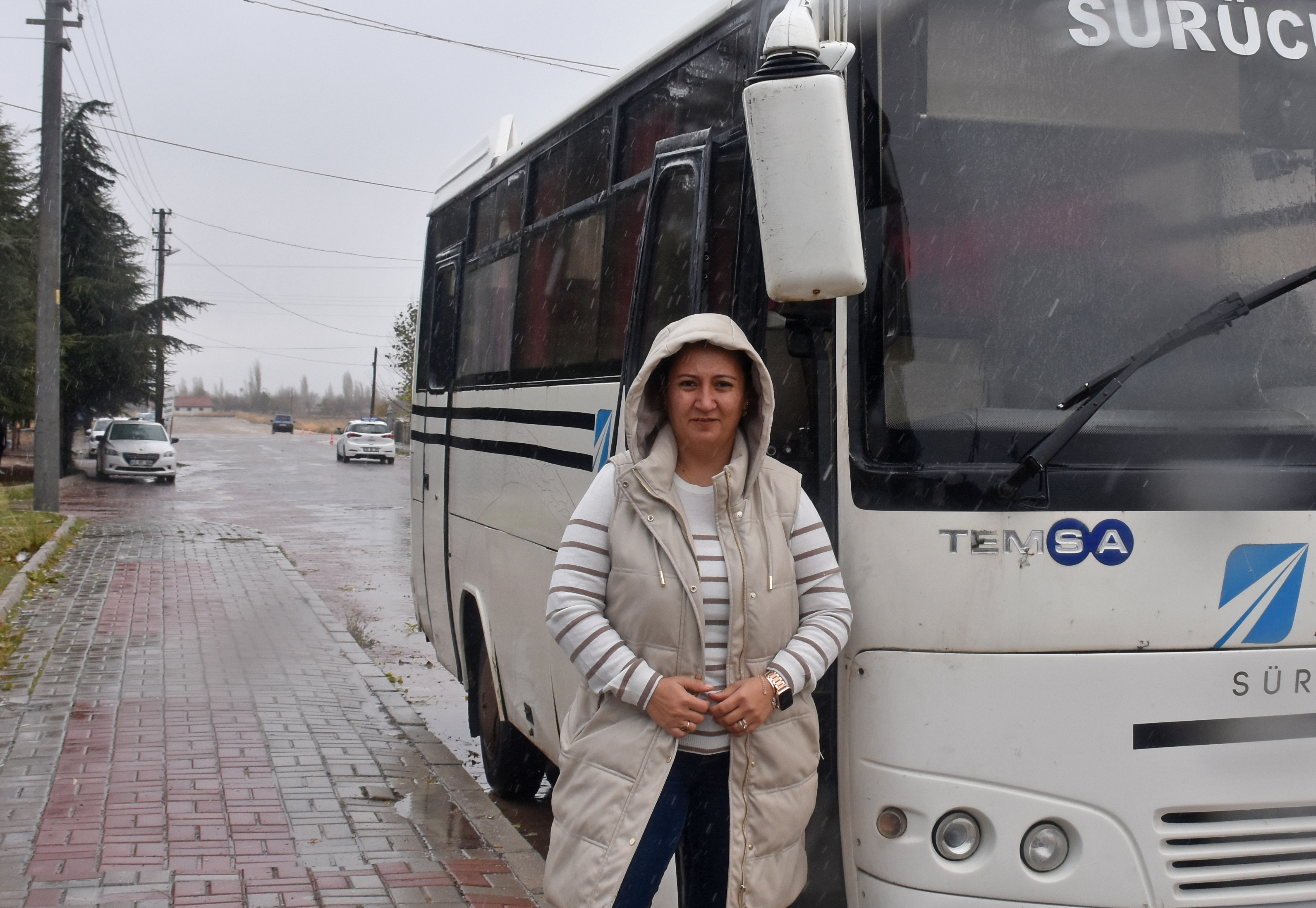 "Şoför Nebahat" Erkeklere Otobüs Kullanmayı Öğretiyor