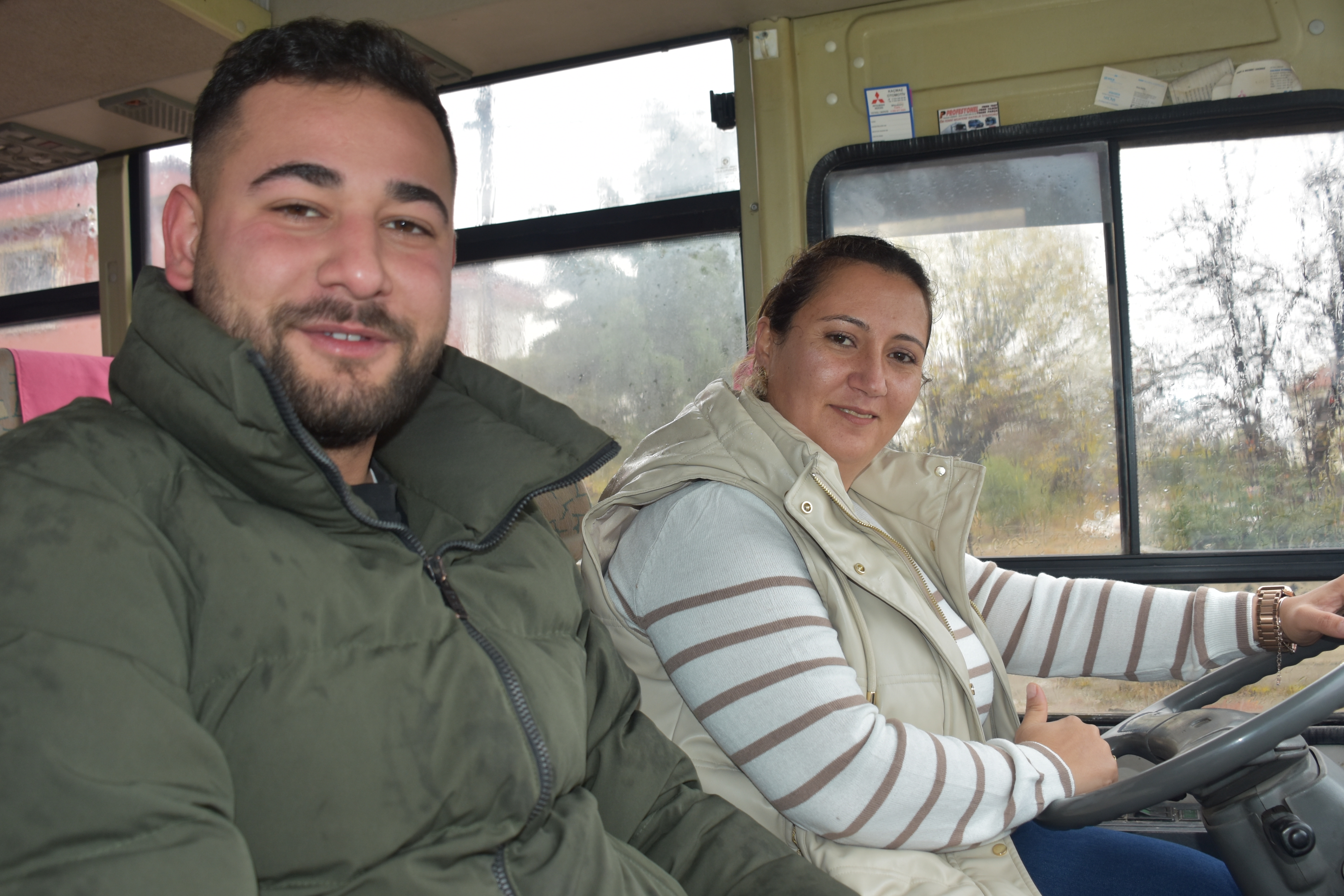 "Şoför Nebahat" Erkeklere Otobüs Kullanmayı Öğretiyor
