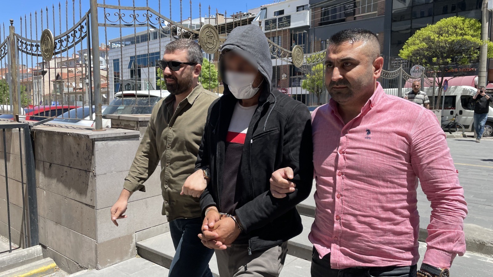 15 YAŞINDAKİ ÇOCUK POMPALI TÜFEKLE ANNESİNİ ÖLDÜRDÜ