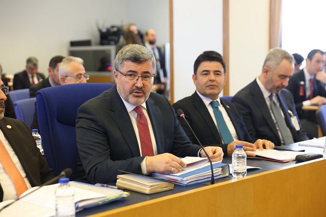 AK Partili Ali Özkaya Komisyona Damgasını Vurdu