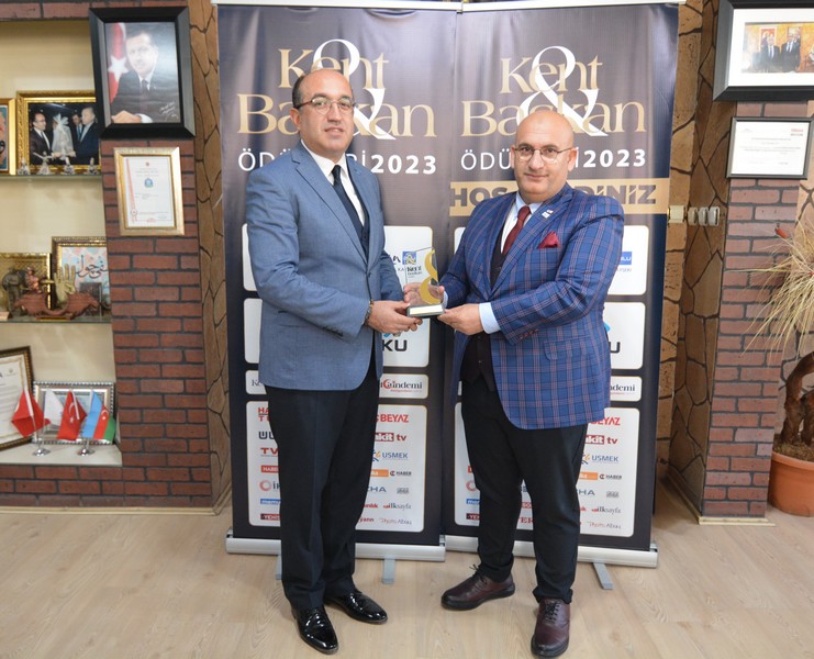 Kent Ve Başkan Dergisinden Belediye Başkanı Çöl'e Ödül