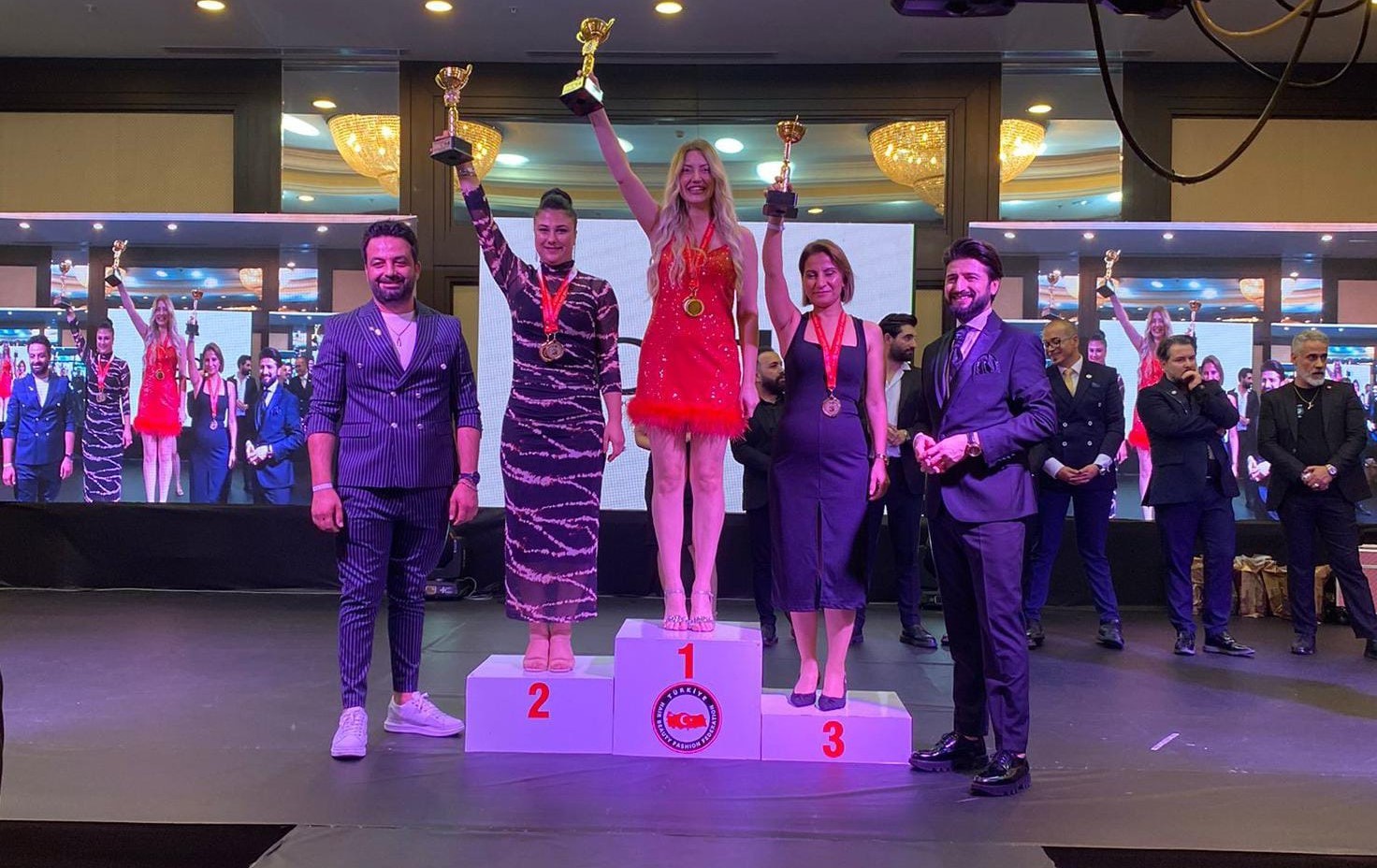 TASARLADIĞI TÜRBAN MODELİYLE TÜRKİYE 2.'Sİ OLDU