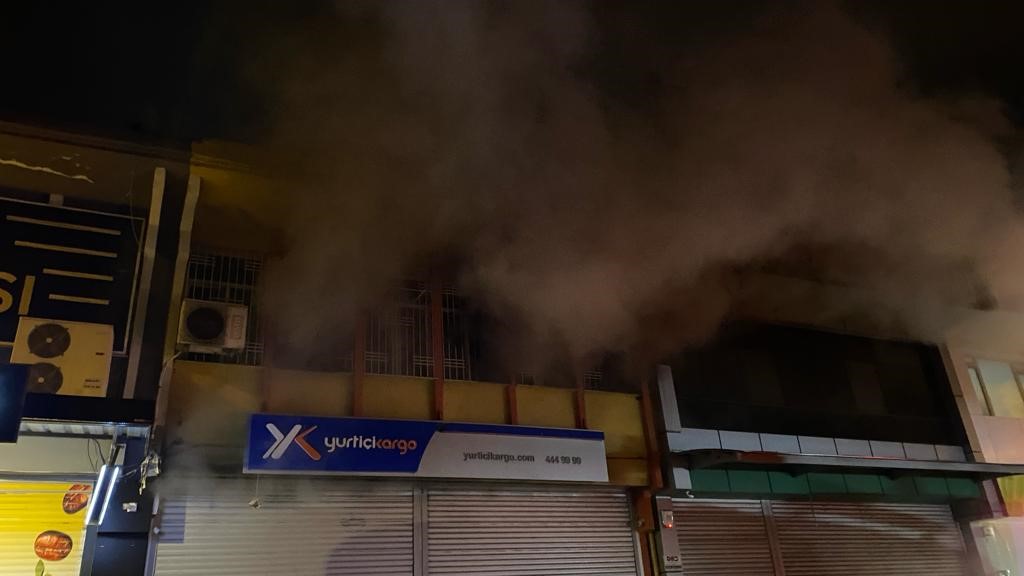 KARGO ŞUBESİ YANGINDA KÜLE DÖNDÜ