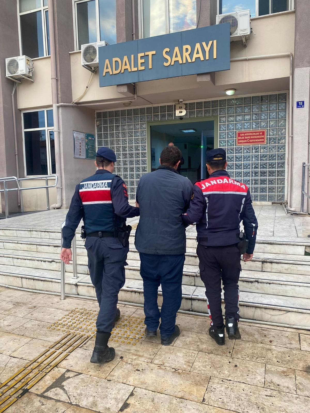 1 HAFTA 74 ARANAN ŞAHIS YAKALANDI