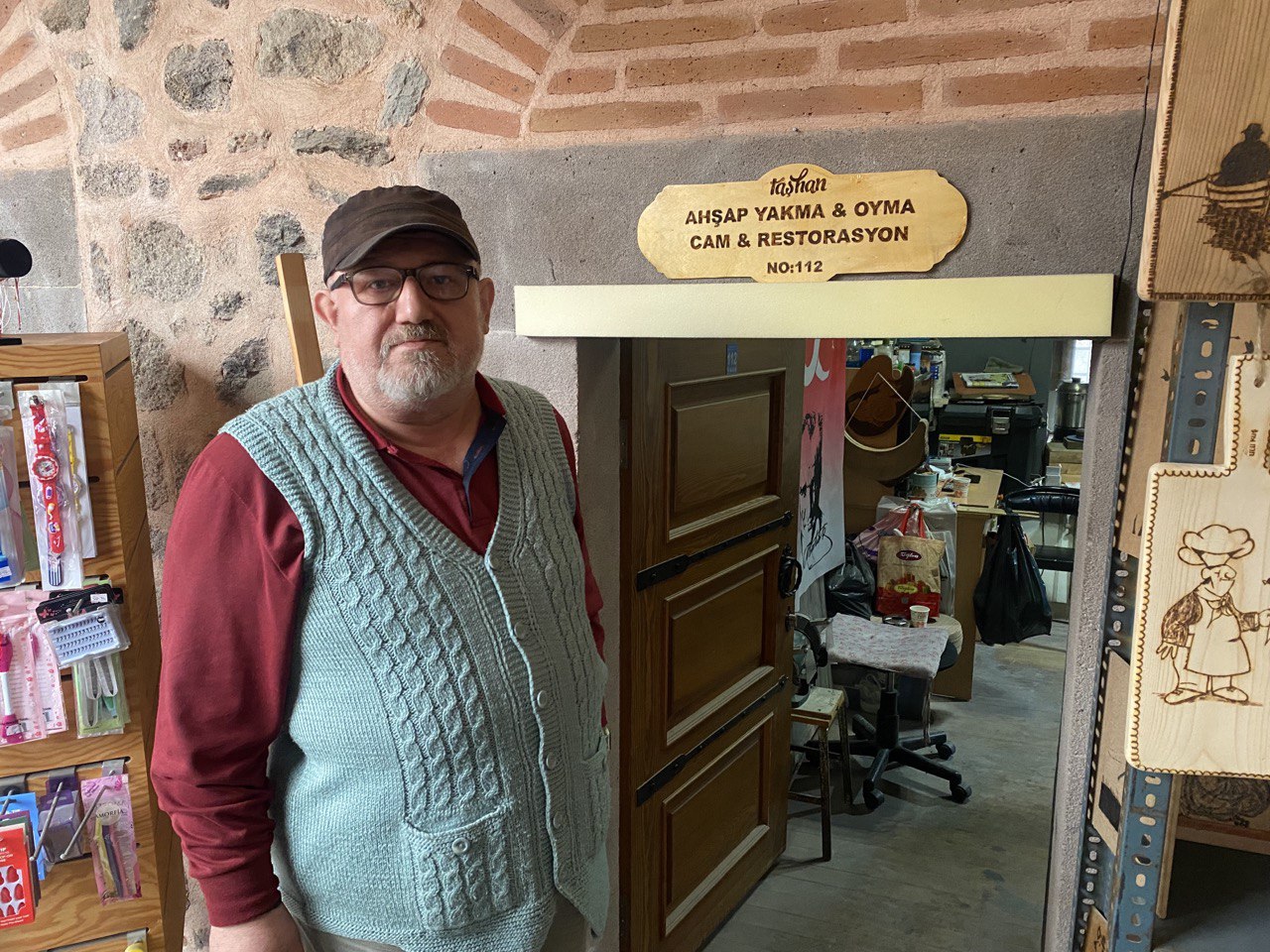 AHŞAP YAKMA USTASI HAYAT HİKAYESİNİ TÜRKELİ GAZETESİNE ANLATTI