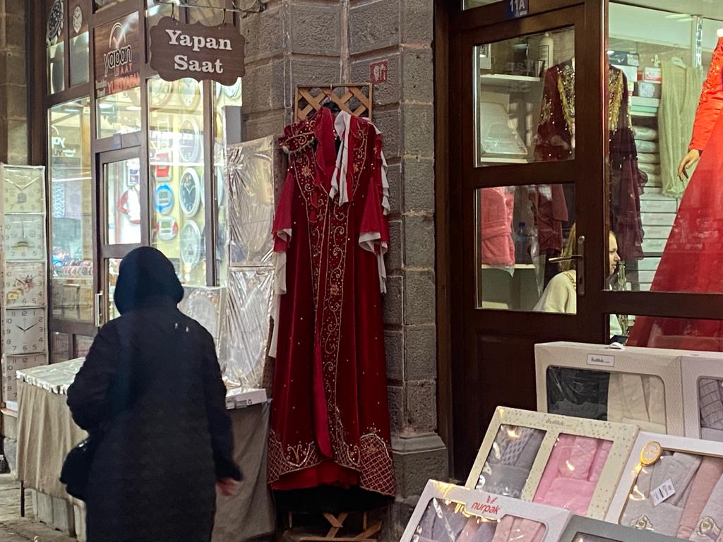 SARAYIN KIYAFETLERİ AFYONKARAHİSAR'DA GÖZ DOLDURUYOR