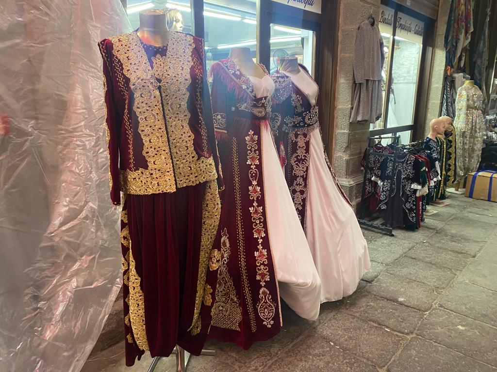 SARAYIN KIYAFETLERİ AFYONKARAHİSAR'DA GÖZ DOLDURUYOR