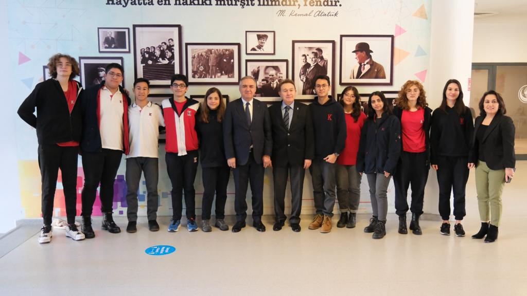Rektör Sabuncuoğlu ,"Değişim ve Teknoloji Etkisi: Her Şey Değişiyor"