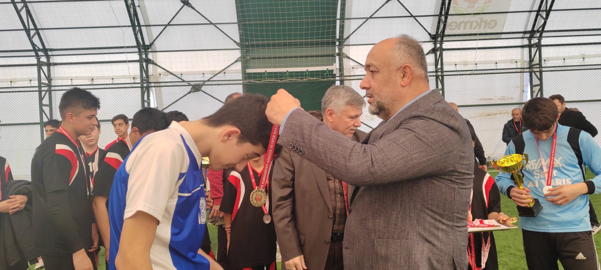 100. yıl meslek liseler halı saha futbol turnuvası tamamlandı