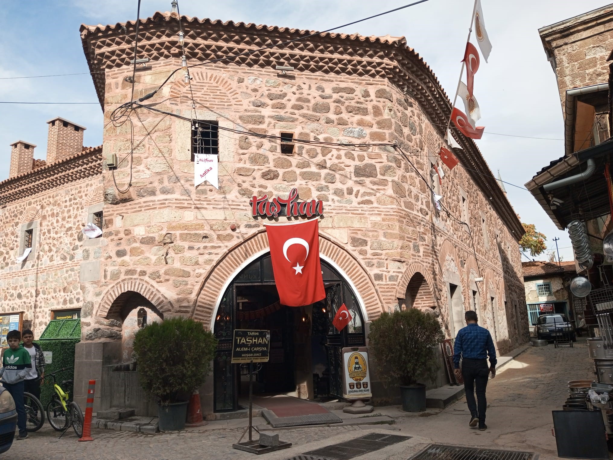 17. Yüzyıldan Günümüze Ulaşmayı Başaran Taşhan Halen Ayakta