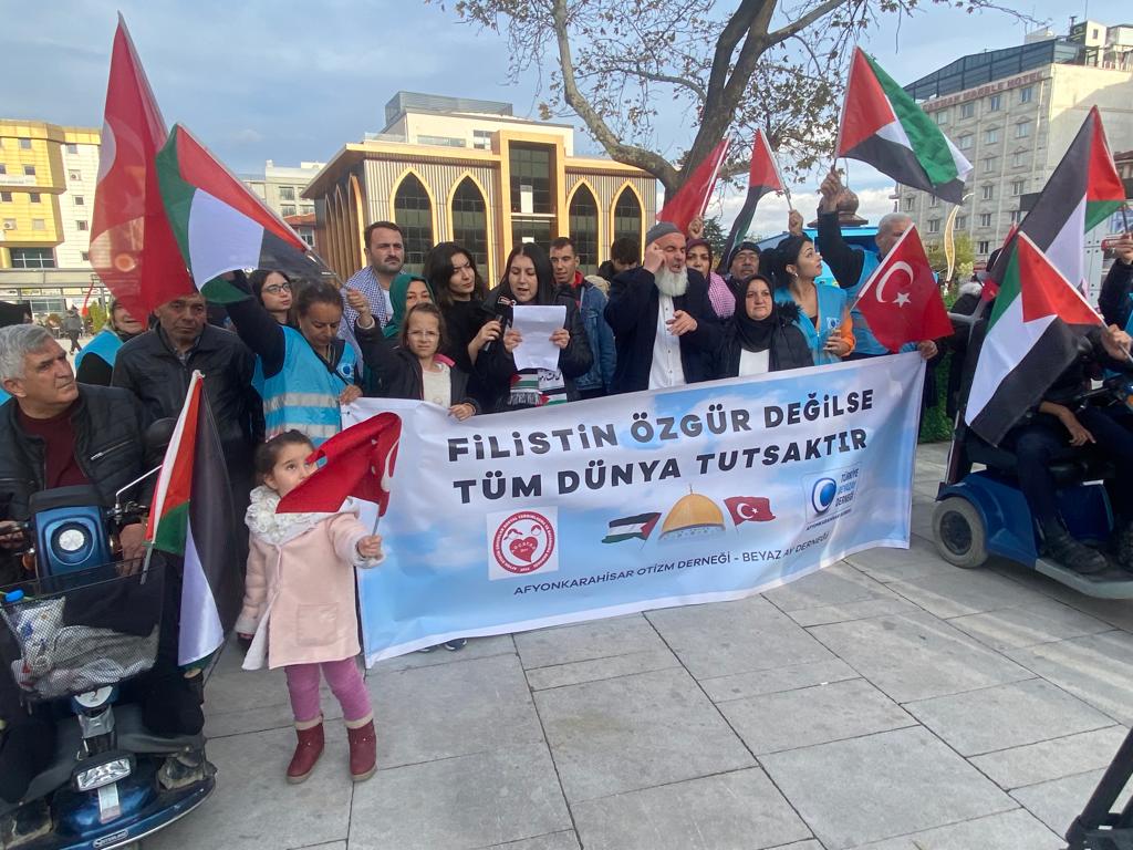 KÖR SAĞIR DİLSİZ AMA BİZ DEĞİLİZ"