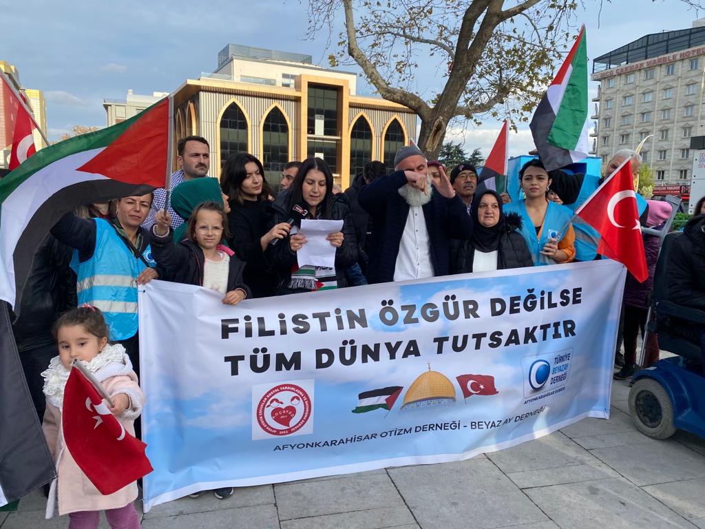 KÖR SAĞIR DİLSİZ AMA BİZ DEĞİLİZ"