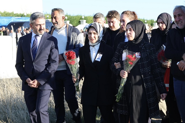 Afyonlu Bakan Göktaş  Şehit Polis Musa Erdem'in Cenazesine Katıldı