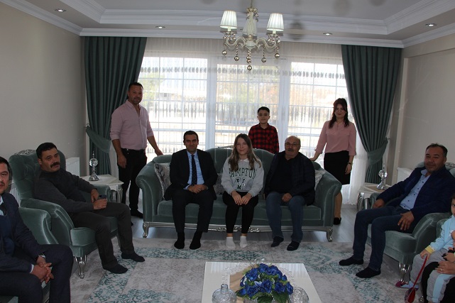 Kaymakam Yaylacı Başarılı Öğrenciyi Ziyaret Etti