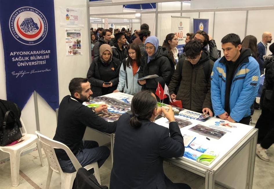 Öğrenciler sordu AFSÜ ekibi cevapladı