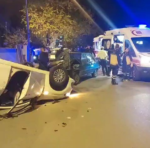 KONTROLDEN ÇIKAN 3 ARAÇ ÇARPIŞTI: