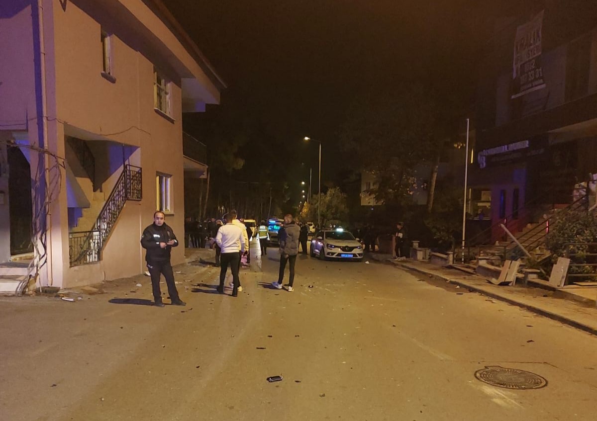 KONTROLDEN ÇIKAN 3 ARAÇ ÇARPIŞTI: