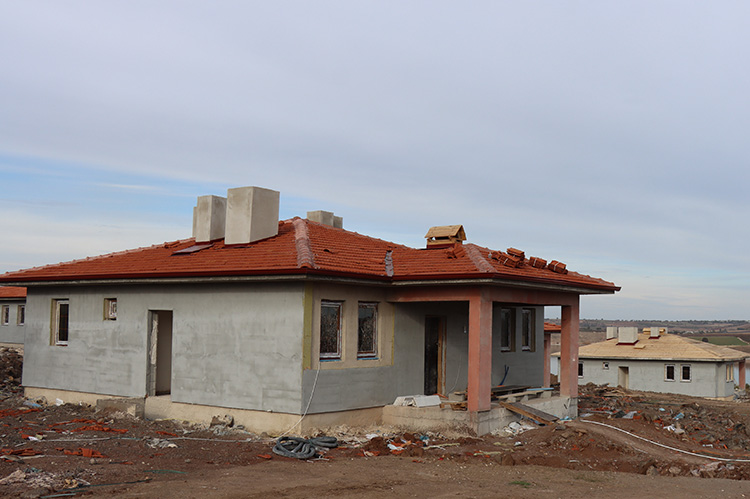 DEPREMZEDELER İÇİN YAPILAN KÖY KONUTLARI YÜKSELİYOR