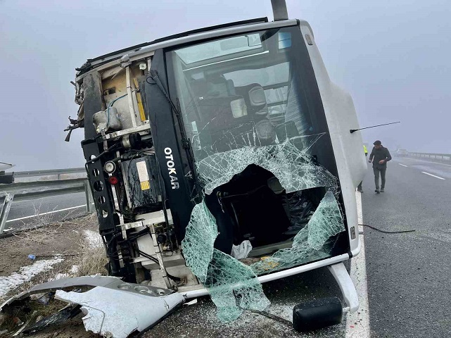 Yoğun Sis Kazaya Neden Oldu. Çok Sayıda Yaralı Var