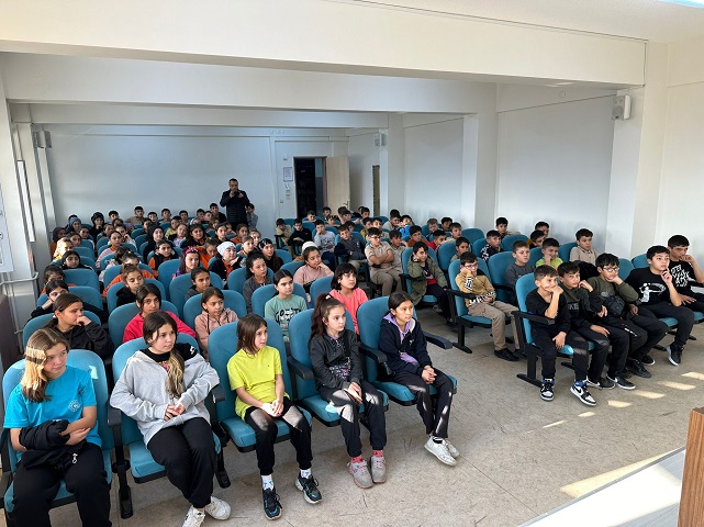 Gençlik ve Spor İl Müdür Kasapoğlu Kariyer Günlerinde