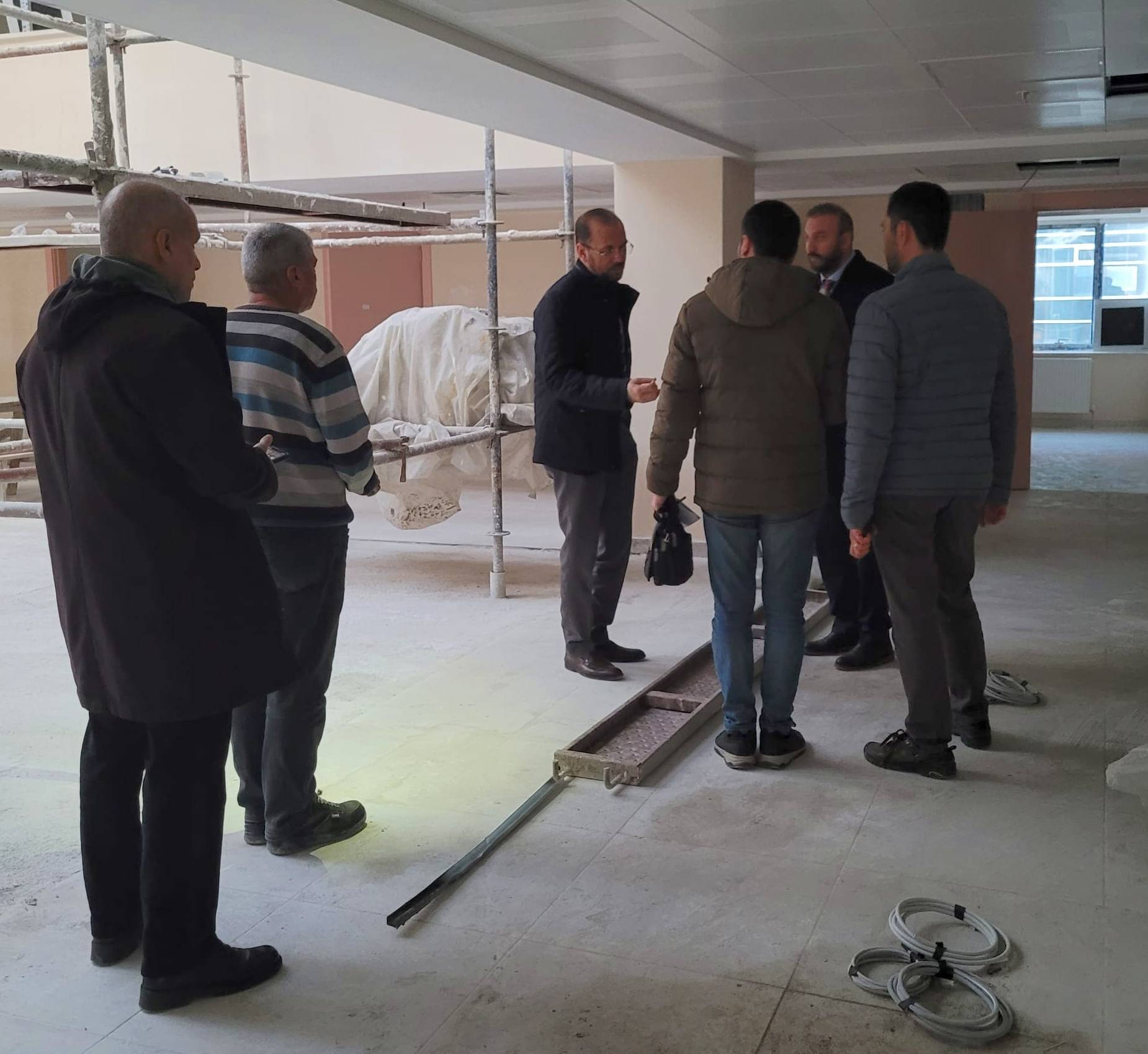 Rektör Okumuş Sağlık külliyesindeki inşaati yerinde inceledi