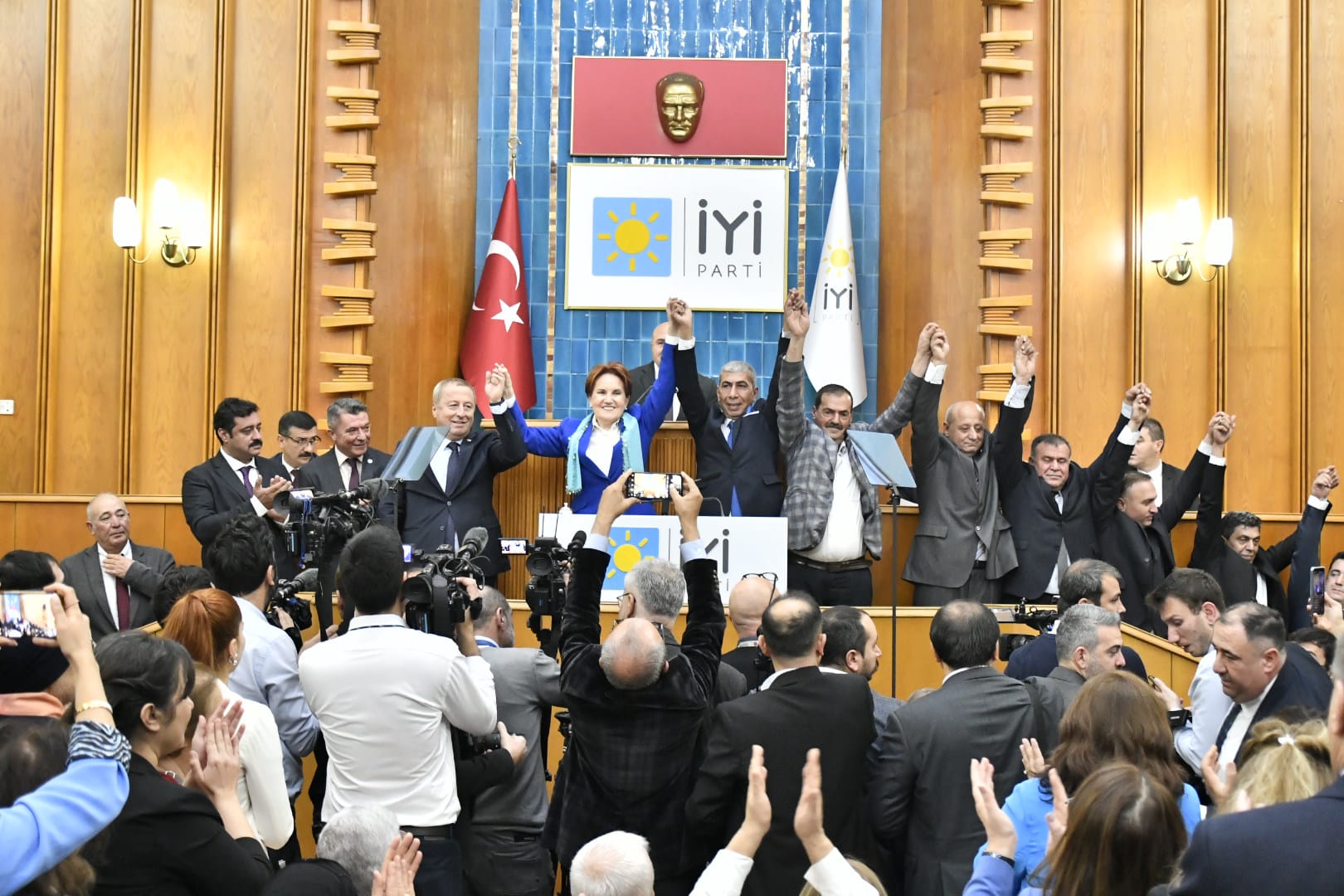 Akşener Afyonkarahisar'ın adaylarıyla  zafer pusulasını çizdi