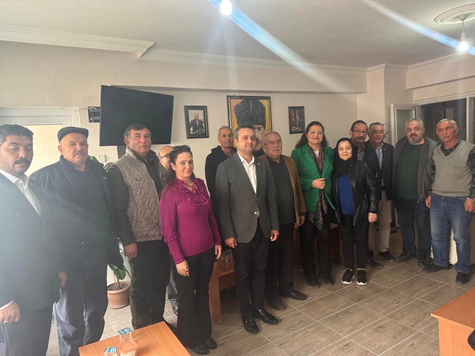 CHP Grup Başkanvekili Köksal, ilçelerin nabzını tuttu