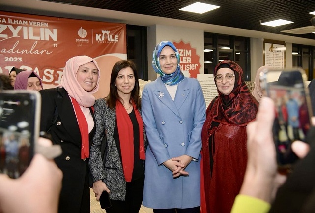 Vali Kübra Güran Yiğitbaşı'ya Yoğun İlgi  "Yeni Çağa İlham Veren Yüzyılın Kadınları" Adlı Söyleşiye Katıldı