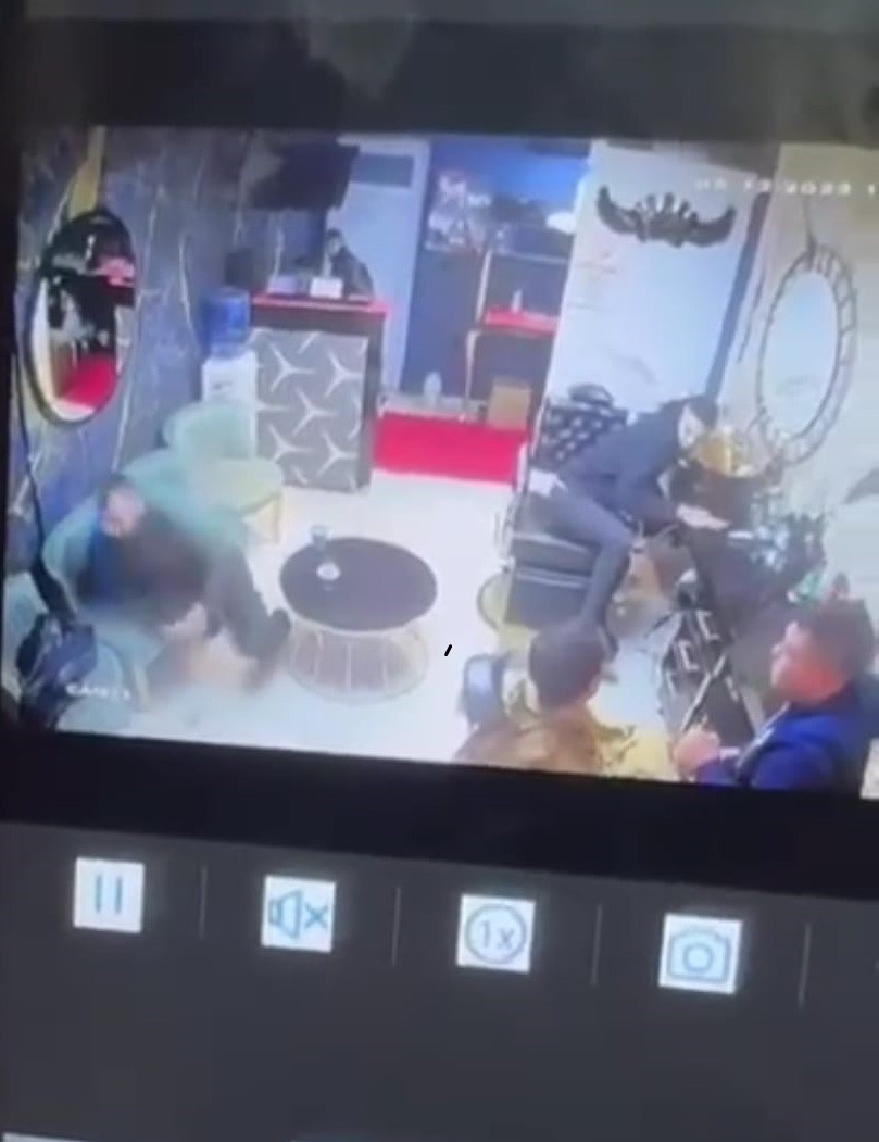 BERBER DÜKKANINA SİLAHLI SALDIRI