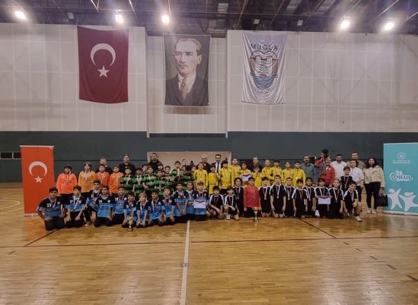 KÜÇÜK ERKEKLER HENTBOL İL BİRİNCİSİ OLDU