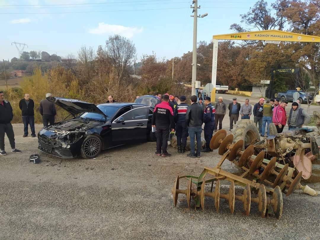 TRAKTÖR İLE OTOMOBİLİN ÇARPIŞTI