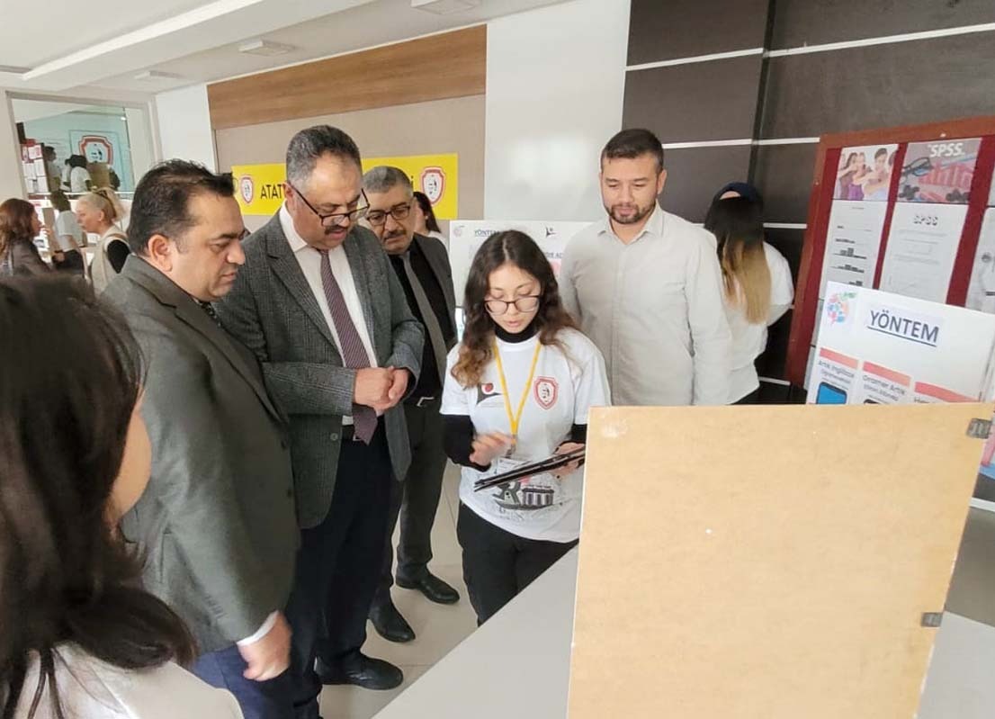Atatürk Anadolu Lisesinde Bilim Fuarı açıldı