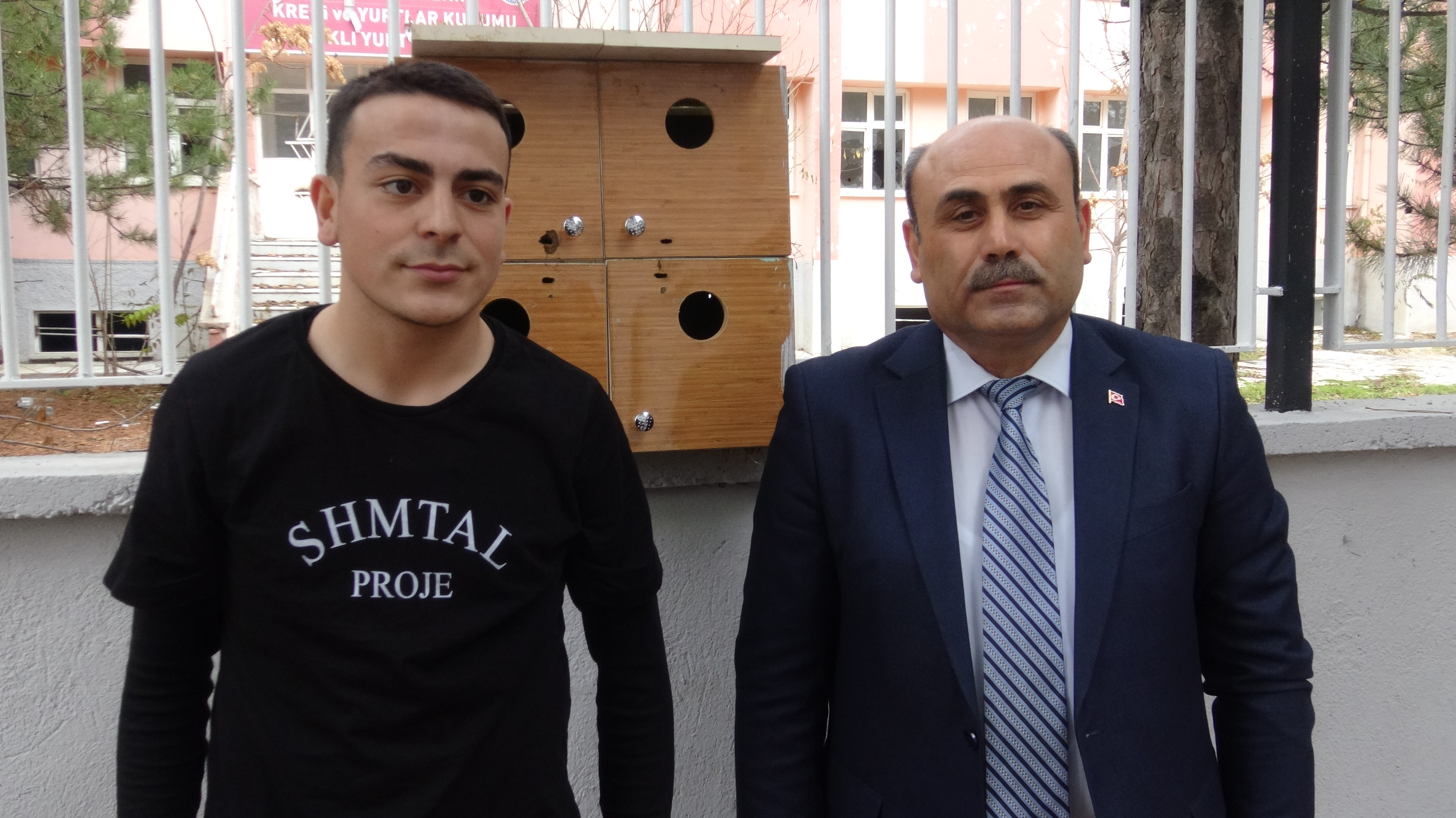 Lise Öğrencileri Eski Ahşap Dolaplardan Kuş Yuvası Yaptı