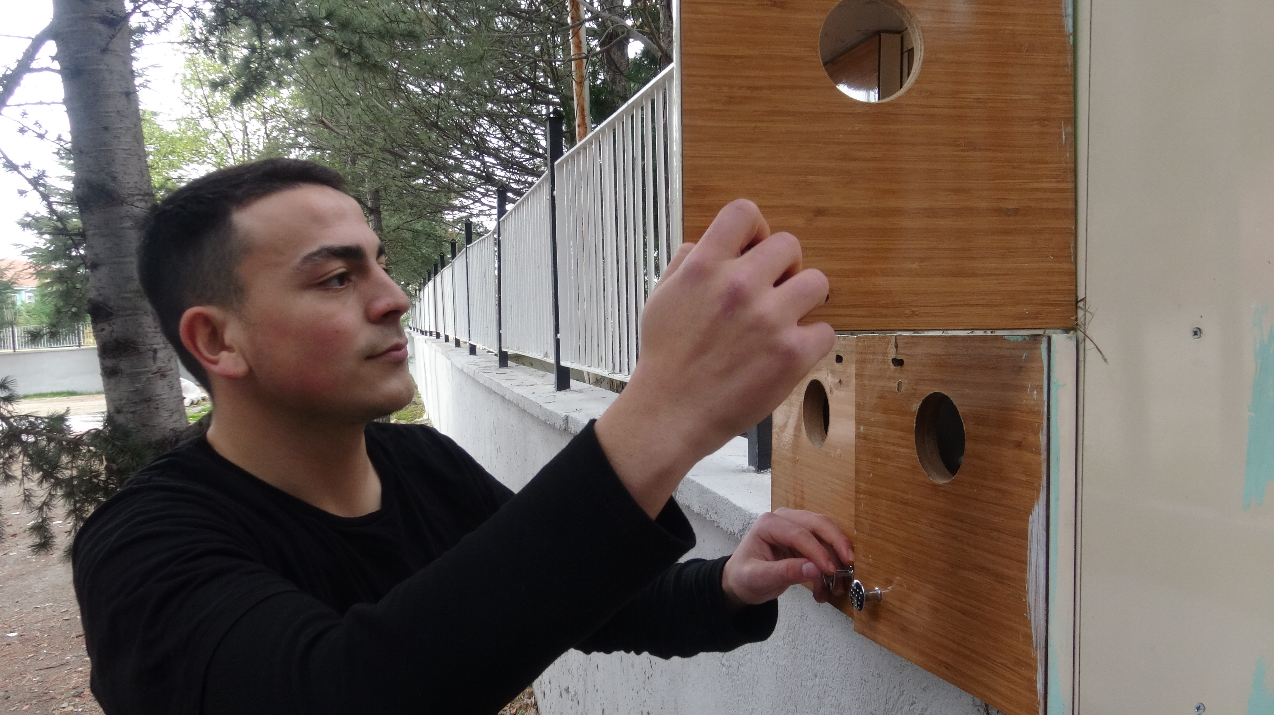 Lise Öğrencileri Eski Ahşap Dolaplardan Kuş Yuvası Yaptı