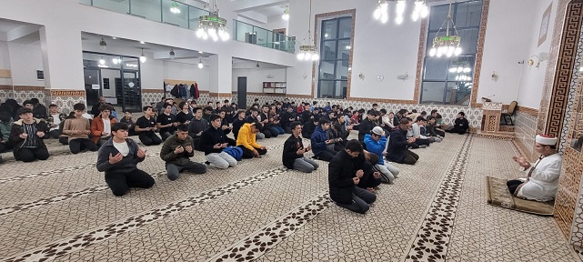 Müftülükten Anlamlı Proje Yatsı Namazında Gençlerle Bir Araya Gelindi