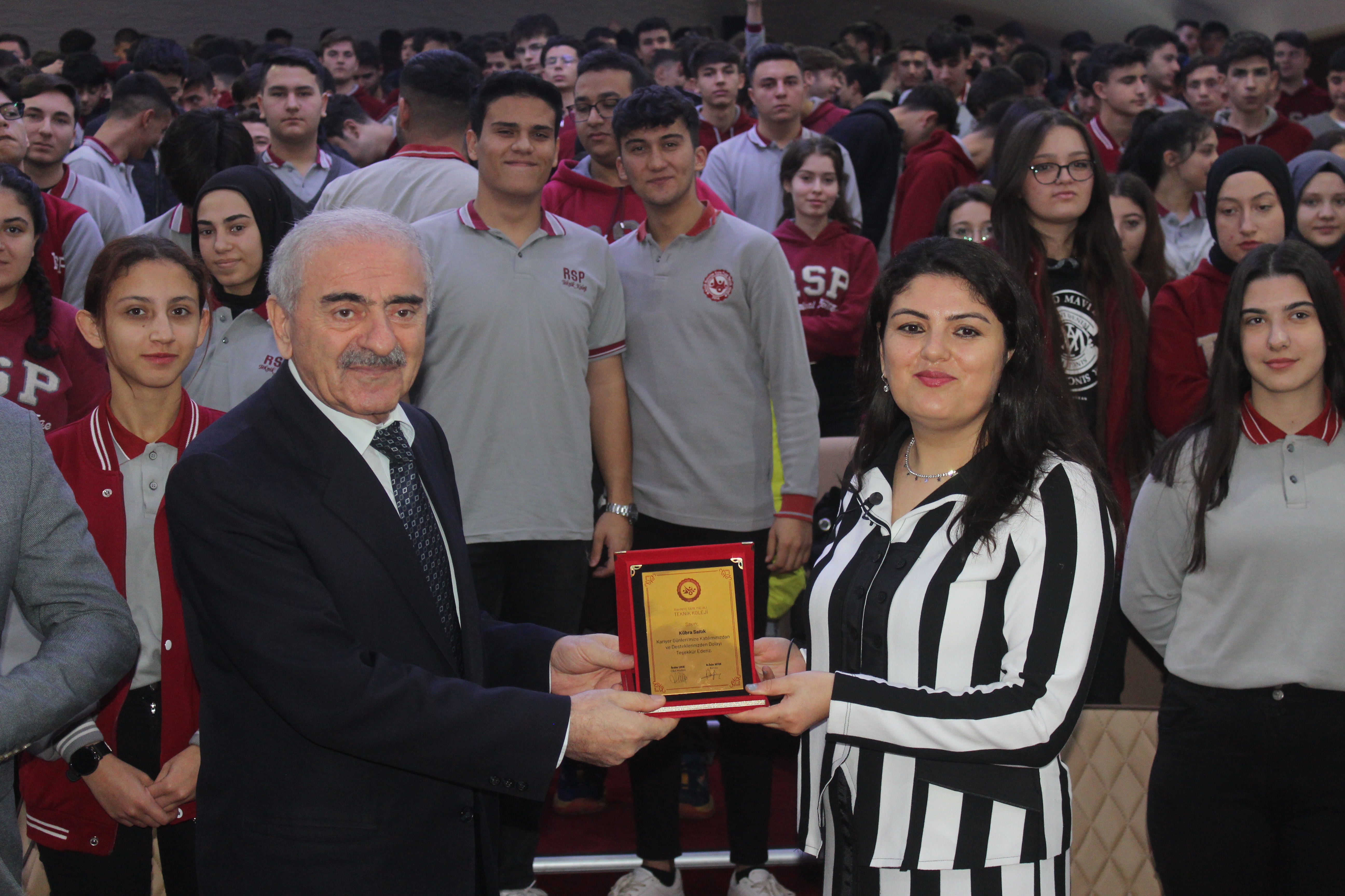 "RSP  MİLLİ SPORCU ÖĞRETMEN KÜBRA SALTIK'I AĞIRLADI"