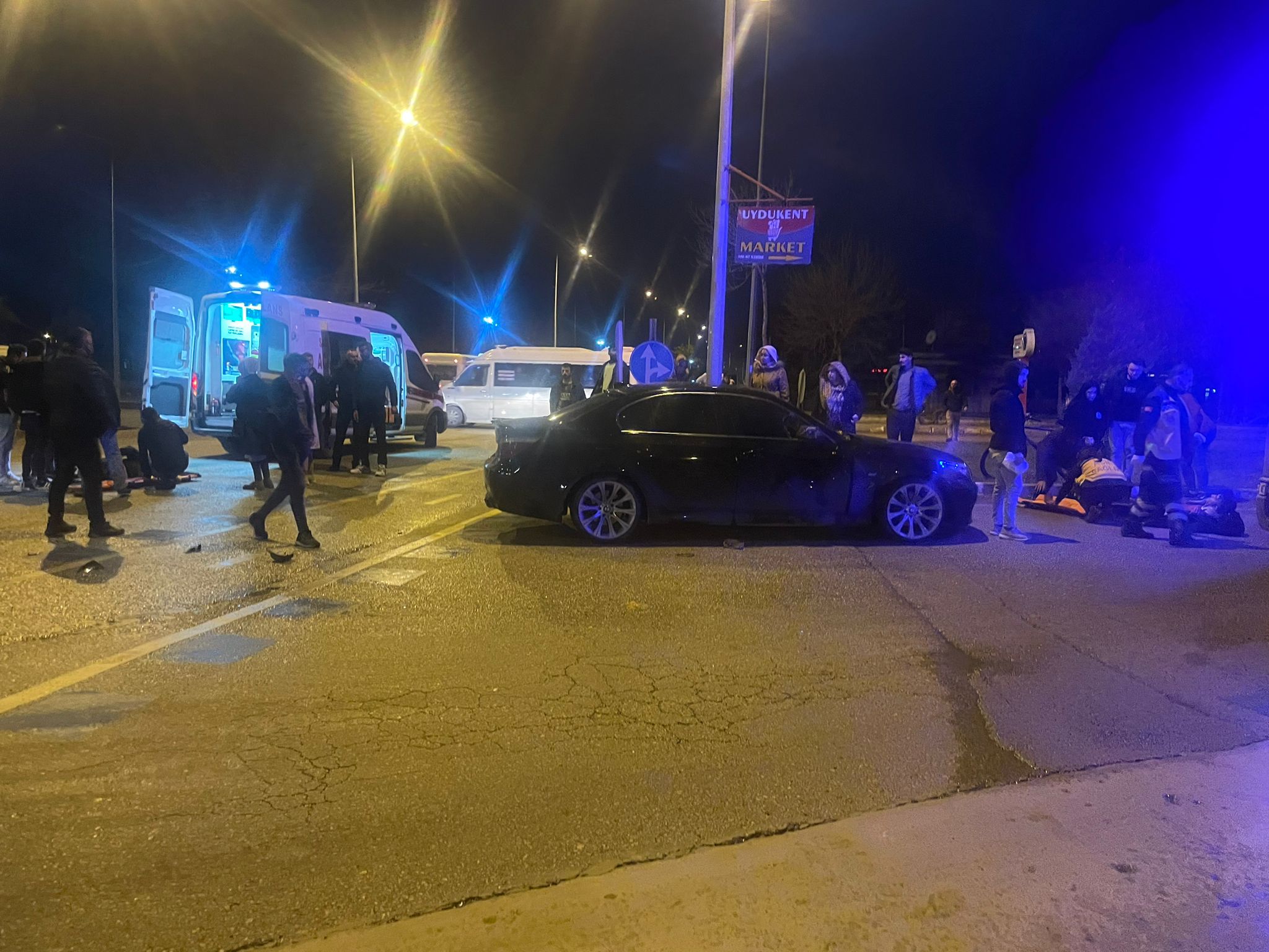 UYDUKENT'TE FECİ KAZA MOTOSİKLETLİ 2 KİŞİ 50 METRE SÜRÜKLENDİ