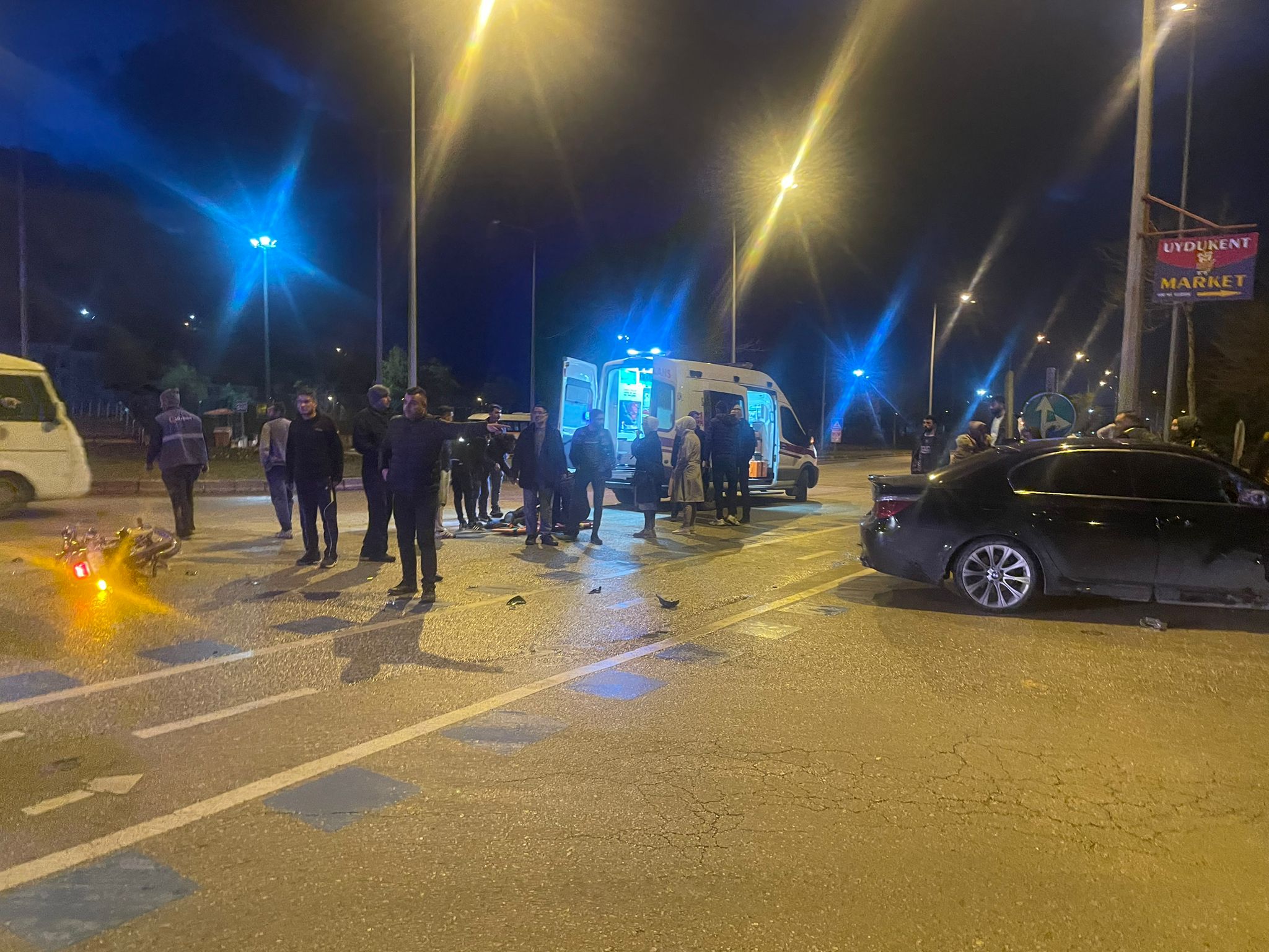 UYDUKENT'TE FECİ KAZA MOTOSİKLETLİ 2 KİŞİ 50 METRE SÜRÜKLENDİ