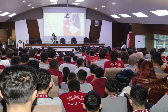 Milli Sporcu  Öğretmen  Kübra Saltık RSP'li Öğrencilerle Bir Araya Geldi