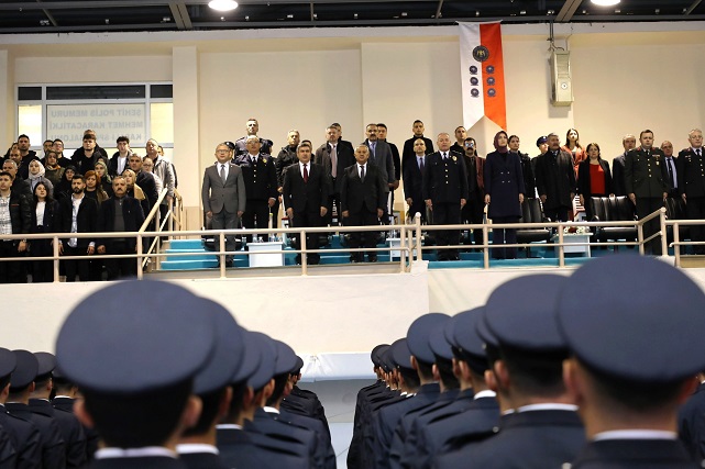 Afyon'da Polis Adayları Mezun Oldu. Başkan Zeybek Törene Katıldı
