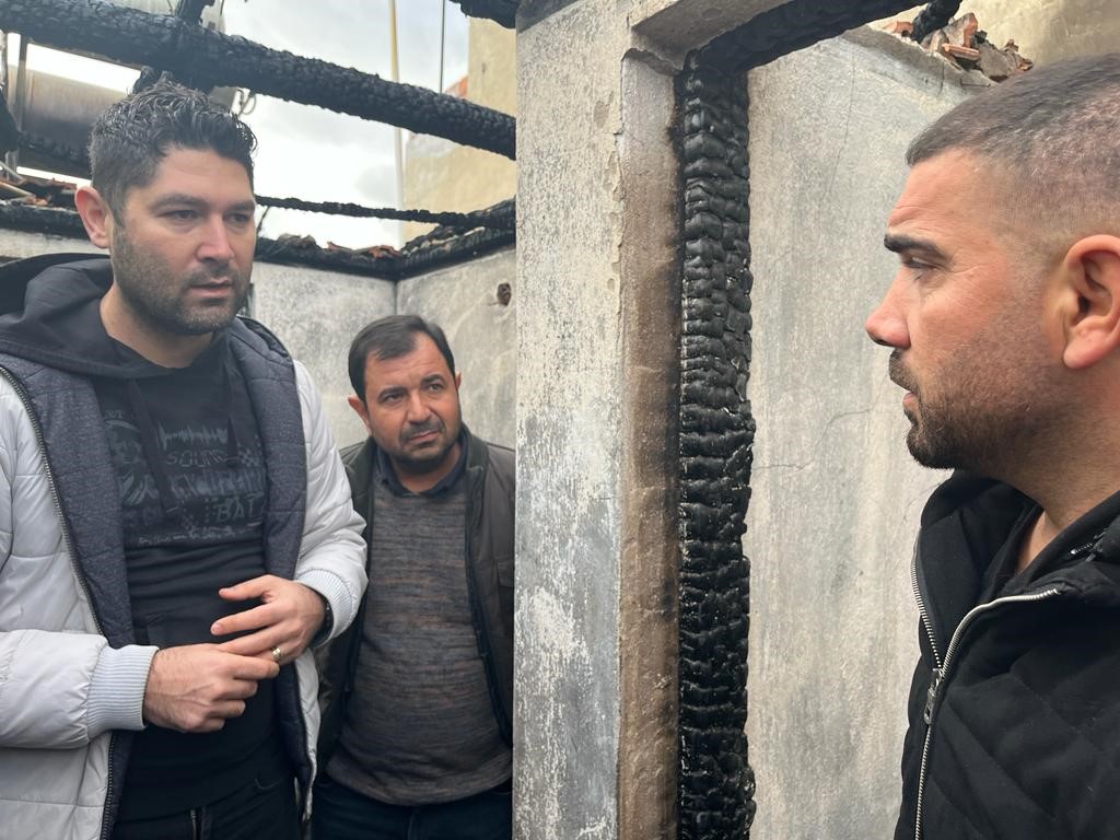 YANGINDA BİR EV TAMAMEN KÜL OLDU