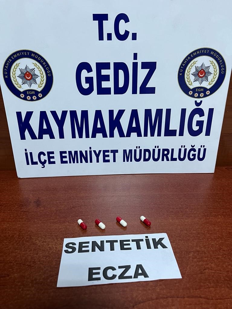 ÇALDIĞI EŞYALARLA SUÇÜSTÜ YAKALANDI