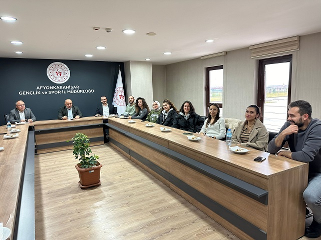 Afyon'da Cimnastikciler Toplantıda Bir Araya Geldi. Başkanlığı Müdür Kasapoğlu yaptı.