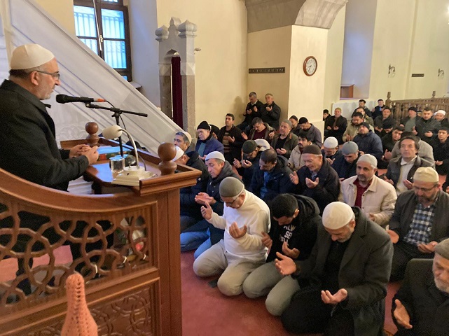 Afyon'da Sabah Namazları Buluşması Devam Ediyor. Müftü İmamoğlu Cemaatle Bir Araya Geldi.